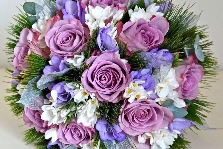 http://angajement.ru/wp-content/uploads/2013/10/Wallpaper-laptop-1366x768-roses-flowers-bouquet-decoration-green-3_result.jpg