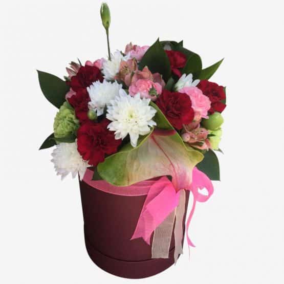 Шляпная коробочка с цветами